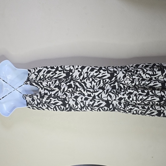 Z Supply Black and White  Cocktail Hour Leaf Patterned Dress Size Small NwT. - Picture 8 of 13